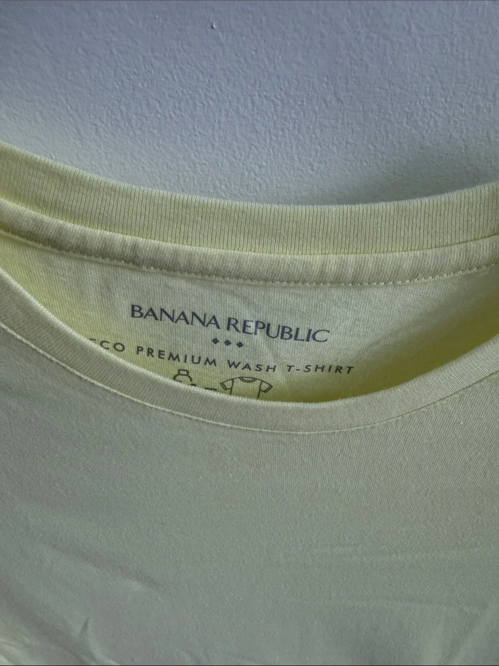 Banana Republic Short Sleeve Crew Neck T-Shirt in Pale Yellow